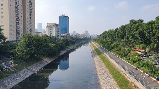 Hình ảnh những dòng sông bốc mùi ở Hà Nội mòn mỏi chờ 'hồi sinh' - Ảnh 12. Hình ảnh những dòng sông bốc mùi ở Hà Nội mòn mỏi chờ 'hồi sinh' - Ảnh 12.