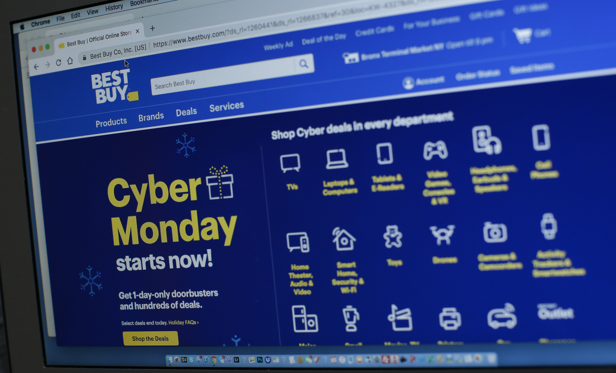 cyber-monday-best-deals-1072631266