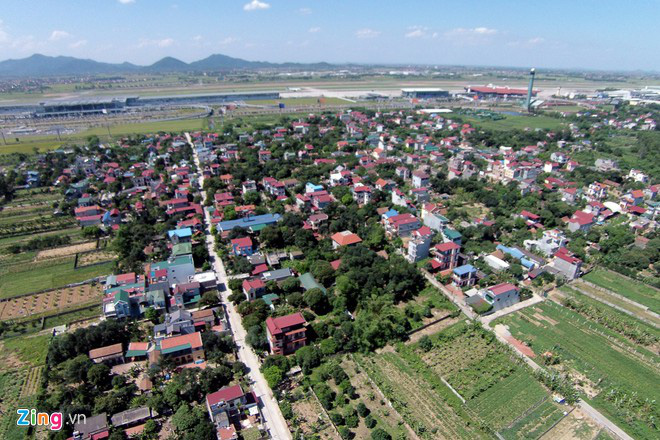 Mở rộng sân bay Nội Bài: Hướng nào cũng kẹt - Ảnh 1.