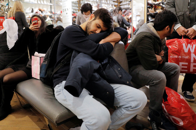 2019-11-29T000859Z-42340477-RC2OKD9477G8-RTRMADP-3-USA-HOLIDAYSHOPPING-MACYS-1575003044_680x0 2019-11-29T000859Z-42340477-RC2OKD9477G8-RTRMADP-3-USA-HOLIDAYSHOPPING-MACYS-1575003044_680x0