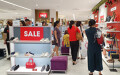 Hàng hiệu khuyến mãi chồng khuyến mãi ngày Black Friday, người Sài Gòn vẫn thờ ơ, chỉ tìm quần áo, mĩ phẩm giá rẻ