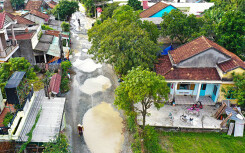 Buộc nhà thầu Trung Quốc trả lại đường cho dân