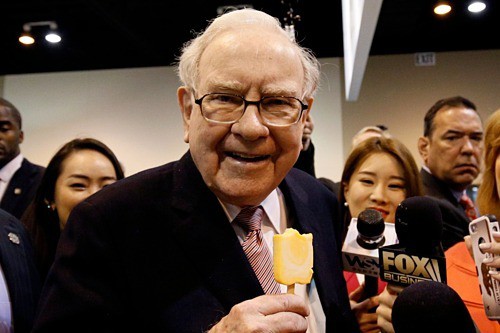 Công ty của Warren Buffett có gần 130 tỉ USD tiền mặt - Ảnh 1. Công ty của Warren Buffett có gần 130 tỉ USD tiền mặt - Ảnh 1.