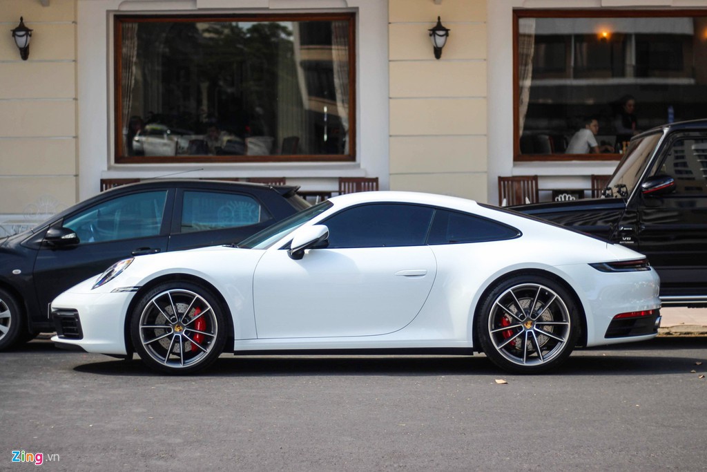 Vợ chồng Cường Đô La tậu Porsche 911 Carrera S giá gần 8 tỉ đồng - Ảnh 2. Vợ chồng Cường Đô La tậu Porsche 911 Carrera S giá gần 8 tỉ đồng - Ảnh 2.