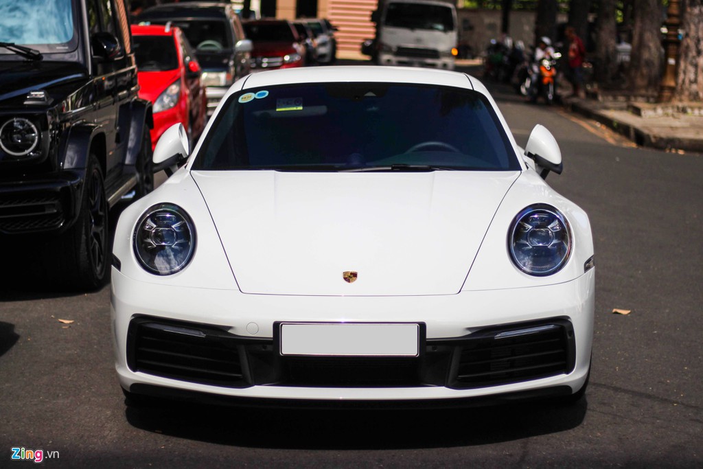 Vợ chồng Cường Đô La tậu Porsche 911 Carrera S giá gần 8 tỉ đồng - Ảnh 3. Vợ chồng Cường Đô La tậu Porsche 911 Carrera S giá gần 8 tỉ đồng - Ảnh 3.