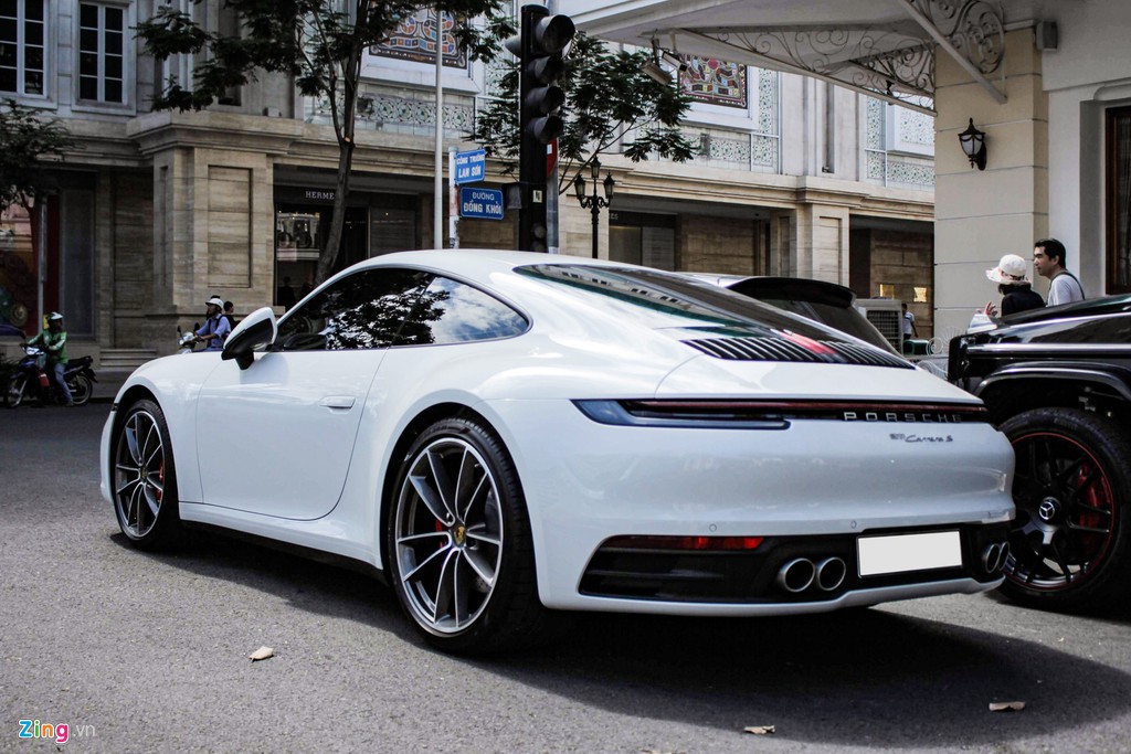 Vợ chồng Cường Đô La tậu Porsche 911 Carrera S giá gần 8 tỉ đồng - Ảnh 4. Vợ chồng Cường Đô La tậu Porsche 911 Carrera S giá gần 8 tỉ đồng - Ảnh 4.