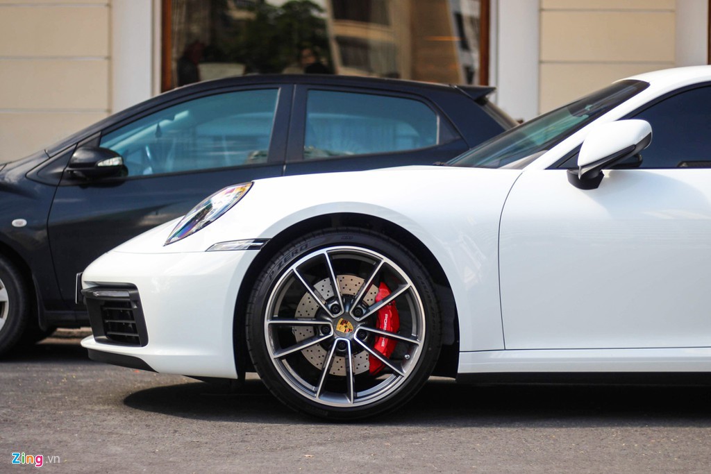 Vợ chồng Cường Đô La tậu Porsche 911 Carrera S giá gần 8 tỉ đồng - Ảnh 5. Vợ chồng Cường Đô La tậu Porsche 911 Carrera S giá gần 8 tỉ đồng - Ảnh 5.