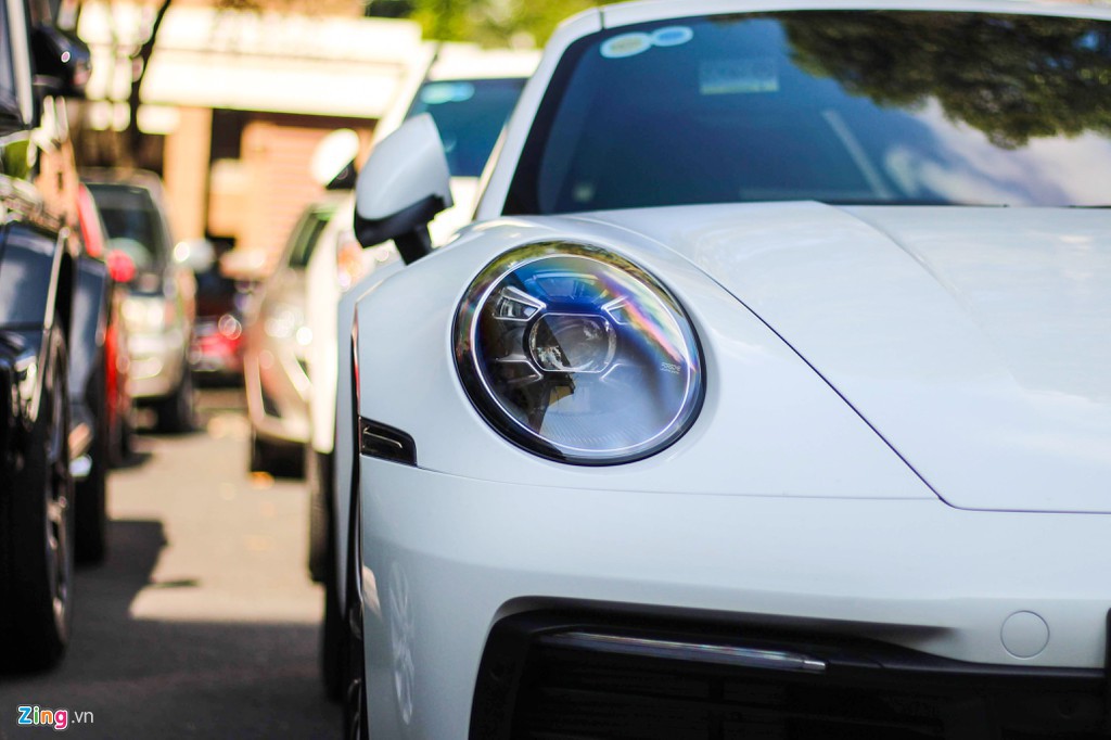 Vợ chồng Cường Đô La tậu Porsche 911 Carrera S giá gần 8 tỉ đồng - Ảnh 6. Vợ chồng Cường Đô La tậu Porsche 911 Carrera S giá gần 8 tỉ đồng - Ảnh 6.