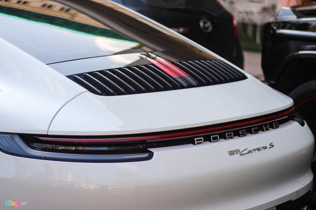 Vợ chồng Cường Đô La tậu Porsche 911 Carrera S giá gần 8 tỉ đồng - Ảnh 7. Vợ chồng Cường Đô La tậu Porsche 911 Carrera S giá gần 8 tỉ đồng - Ảnh 7.