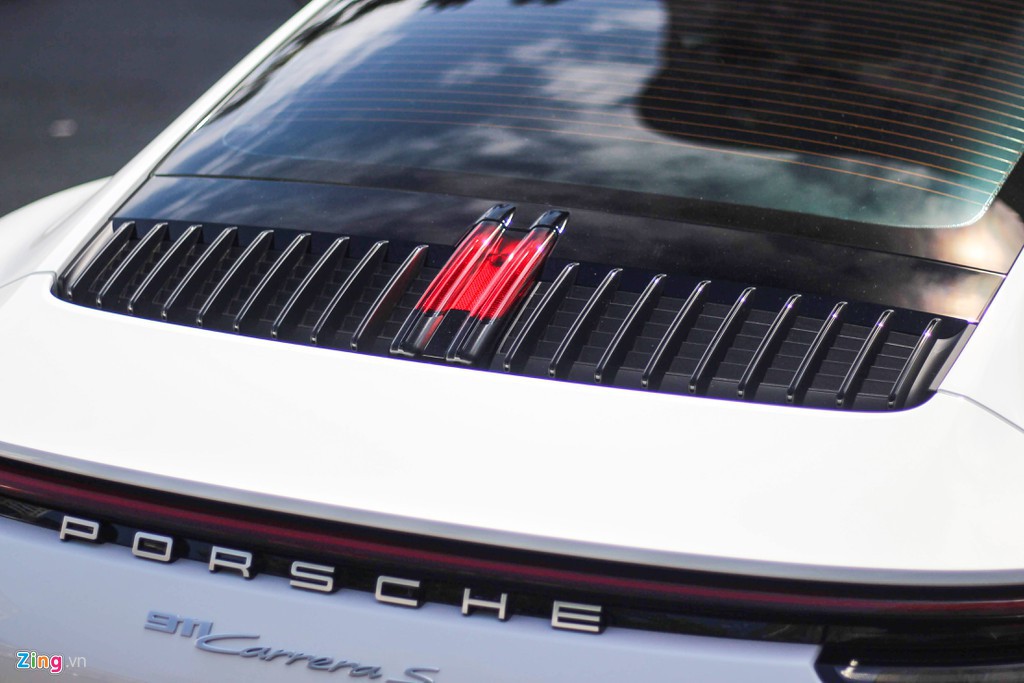 Vợ chồng Cường Đô La tậu Porsche 911 Carrera S giá gần 8 tỉ đồng - Ảnh 8. Vợ chồng Cường Đô La tậu Porsche 911 Carrera S giá gần 8 tỉ đồng - Ảnh 8.
