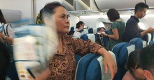 Hành khách Vietnam Airlines bị giữ trên máy bay hơn 1 tiếng
