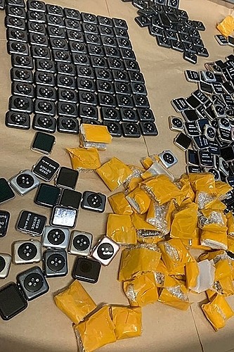 Apple Watch giá từ 2 triệu đồng tràn ngập thị trường - Ảnh 1. Apple Watch giá từ 2 triệu đồng tràn ngập thị trường - Ảnh 1.