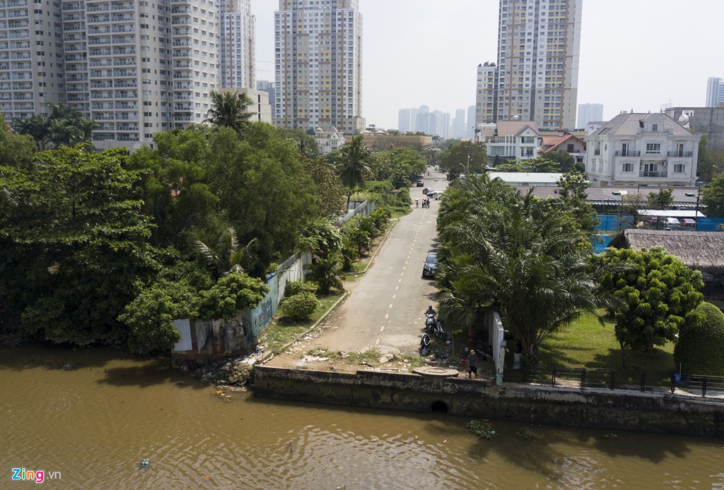 Biệt thự ở Thảo Điền bịt kín lối ra bờ sông Sài Gòn - Ảnh 18. Biệt thự ở Thảo Điền bịt kín lối ra bờ sông Sài Gòn - Ảnh 18.