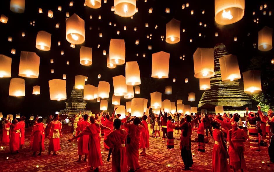 Dem huyen ao trong le hoi den troi hut khach o Thai Lan hinh anh 9 