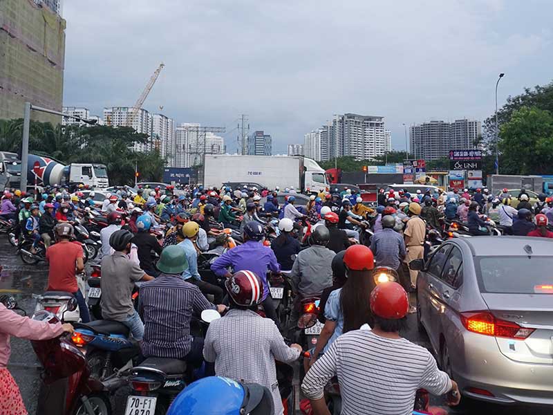 TP HCM quyết giải bài toán kẹt xe các khu vực quá tải - Ảnh 2. TP HCM quyết giải bài toán kẹt xe các khu vực quá tải - Ảnh 2.