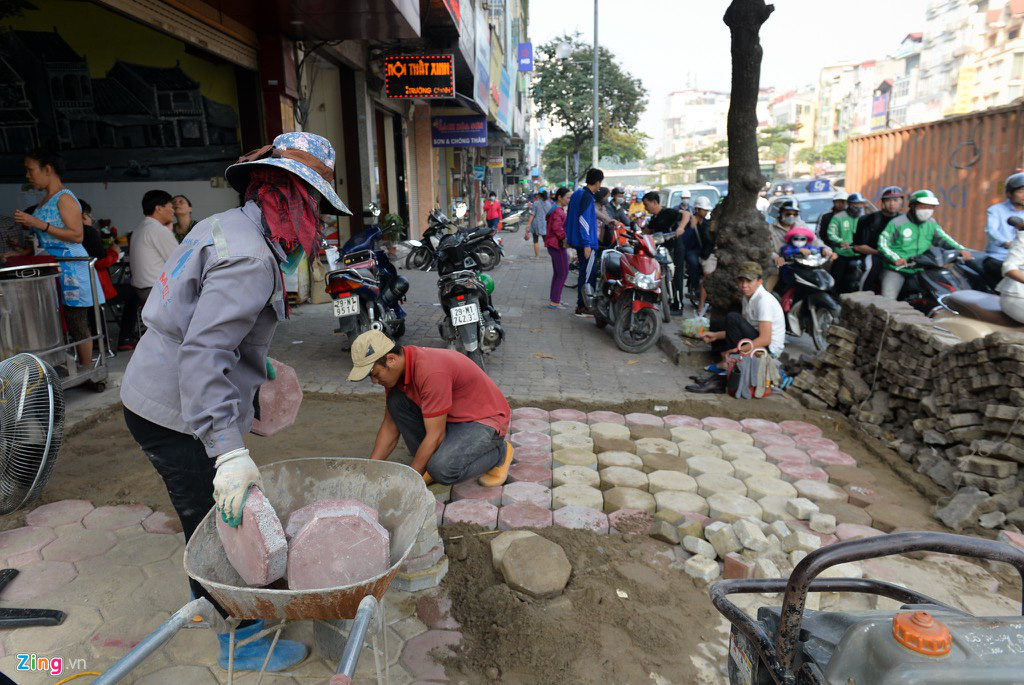 Chục nghìn người nhúc nhích ở đường Trường Chinh vì xe tải hỏng - Ảnh 8.