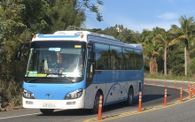 Đà Nẵng thí điểm dùng 3 xe trung chuyển đưa khách lên bán đảo Sơn Trà tham quan