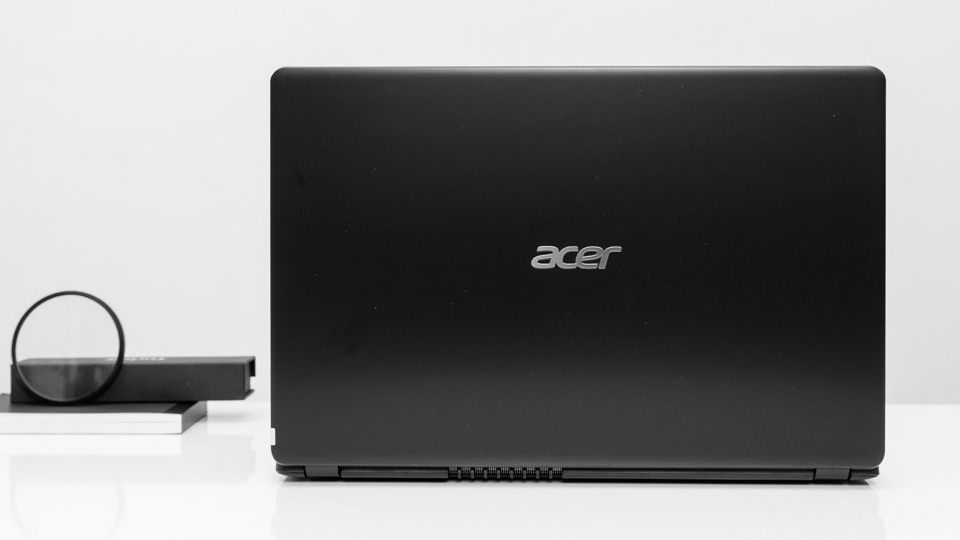 Laptop-giam-gia-thang-12-Macbook-doi-2019-co-nhieu-uu-dai-hon-laptop-Windows 2