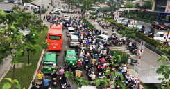 Cấm ôtô dừng và đậu từ ngã tư Hàng Xanh đến cầu Sài Gòn