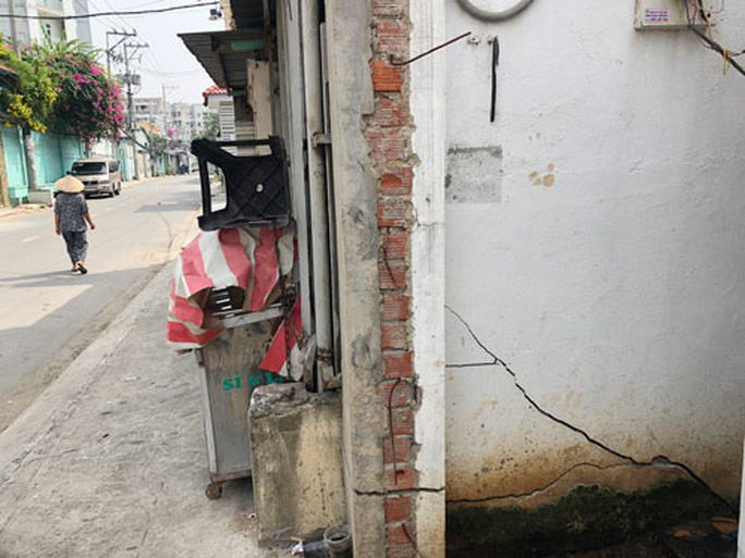 Nhiều căn nhà ở TP HCM đang chìm vào lòng đất - Ảnh 2. Nhiều căn nhà ở TP HCM đang chìm vào lòng đất - Ảnh 2.