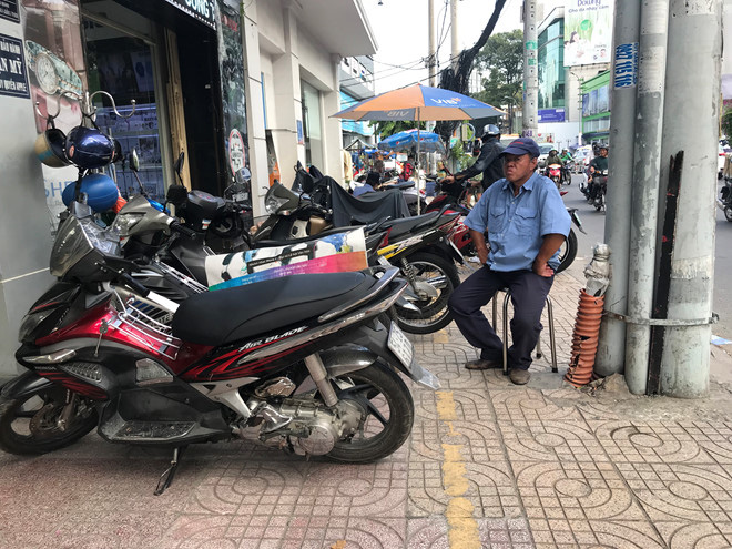 TP HCM 'bỏ quên' người đi bộ? - Ảnh 9. TP HCM 'bỏ quên' người đi bộ? - Ảnh 9.
