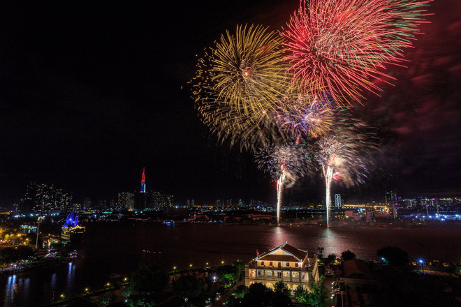 TP HCM tổ chức Countdown 2020 tại phố đi bộ Nguyễn Huệ - Ảnh 1. TP HCM tổ chức Countdown 2020 tại phố đi bộ Nguyễn Huệ - Ảnh 1.