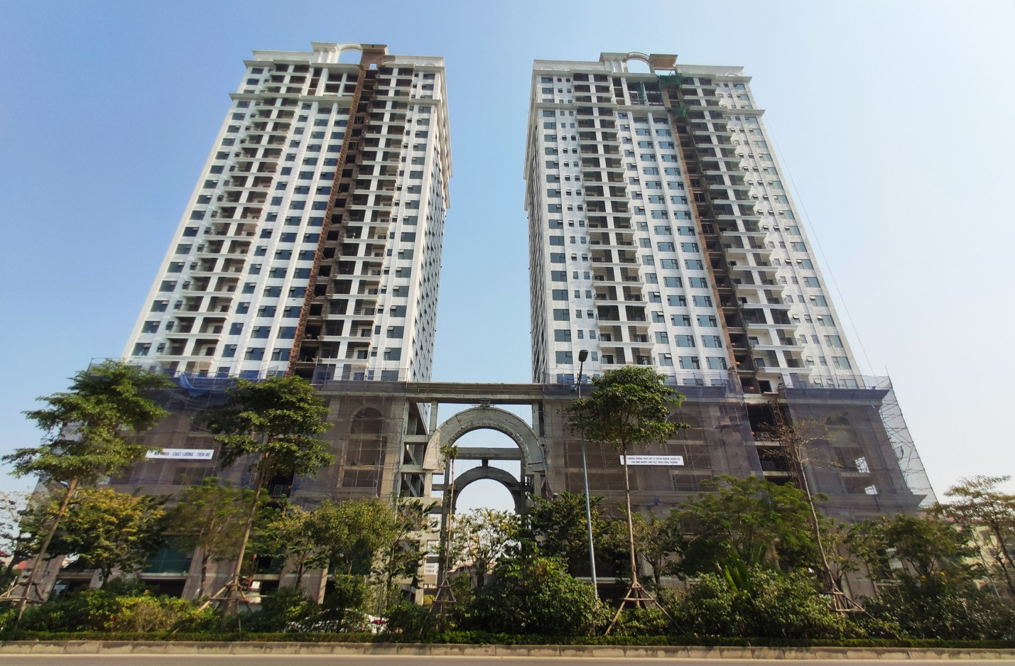 Dự án đang mở bán tại Hà Nội: Ngắm hồ Tây từ dự án Tây Hồ Residence đang thế chấp ngân hàng mất thêm 800 triệu đồng? - Ảnh 1.
