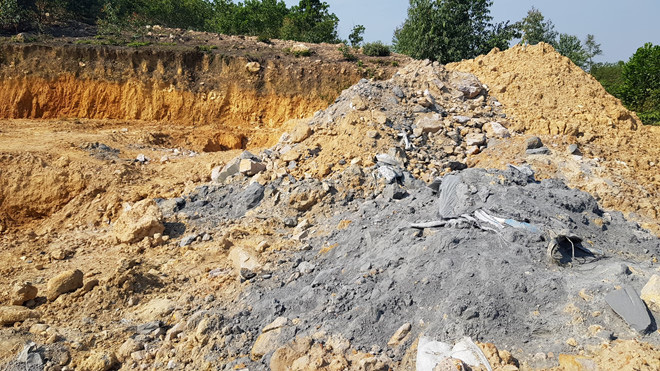 Chủ tịch Hà Nội yêu cầu làm rõ vụ chôn trộm chất thải nguy hại tại Sóc Sơn - Ảnh 3.