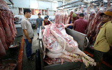 Giá heo hơi tăng điên cuồng 92.000 đồng/kg, thịt bán lẻ đổi giá mỗi ngày, lên 300.000 đồng/kg