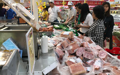 Thịt heo lên gần 300.000 đồng/kg, hàng quán mất khách, bà nội trợ chật vật xoay sở bữa cơm hàng ngày