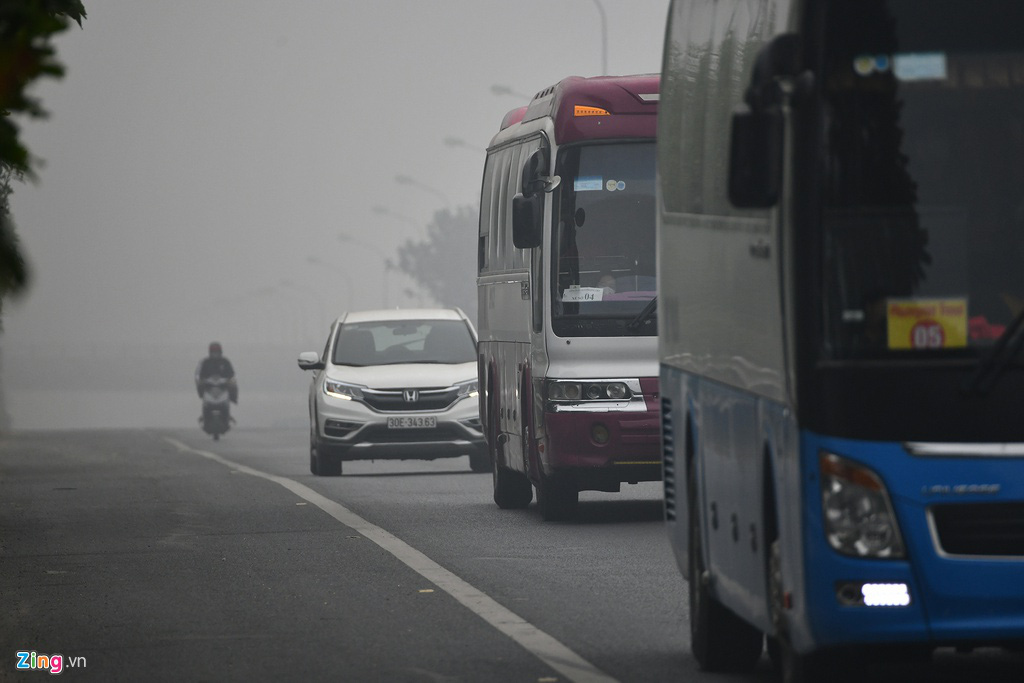 Ô nhiễm không khí tăng cao, Hà Nội mịt mờ như ở miền núi - Ảnh 10. Ô nhiễm không khí tăng cao, Hà Nội mịt mờ như ở miền núi - Ảnh 10.