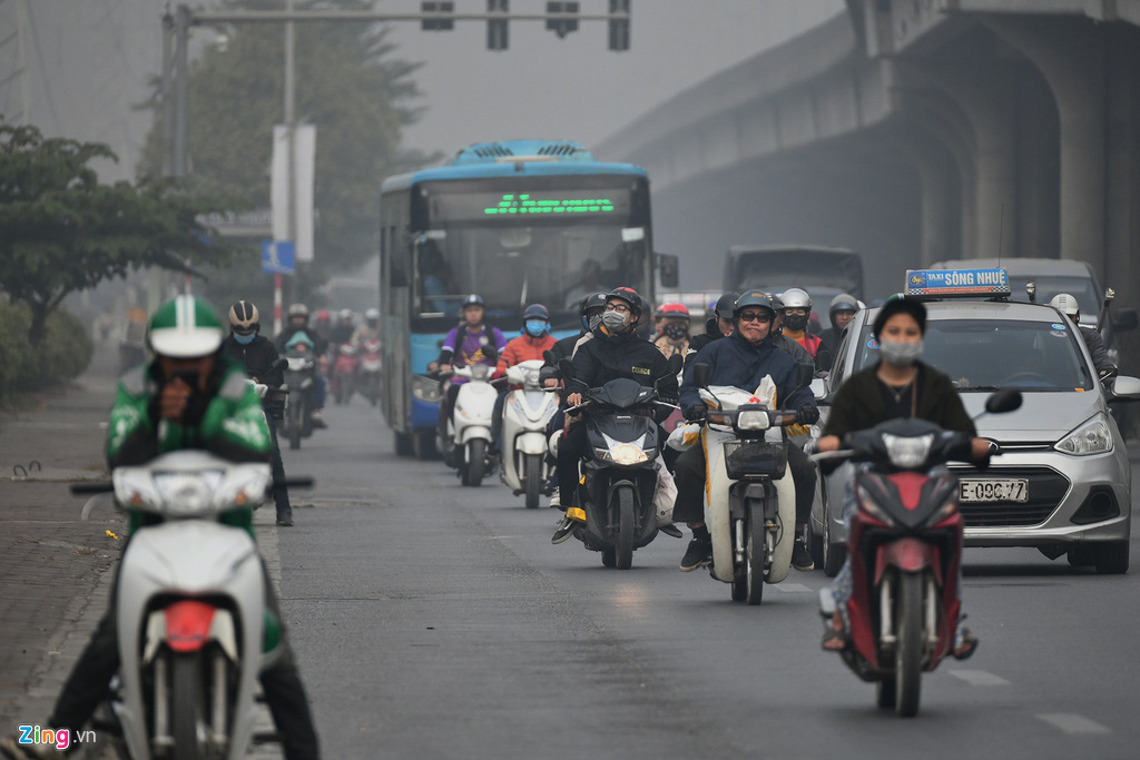 Ô nhiễm không khí tăng cao, Hà Nội mịt mờ như ở miền núi - Ảnh 11. Ô nhiễm không khí tăng cao, Hà Nội mịt mờ như ở miền núi - Ảnh 11.