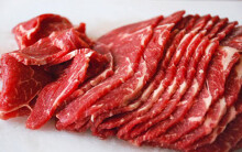 Giá cả thị trường hôm nay 17/12: Big C bán thịt bò Úc 270.000 đồng/kg, rẻ hơn giá thịt heo