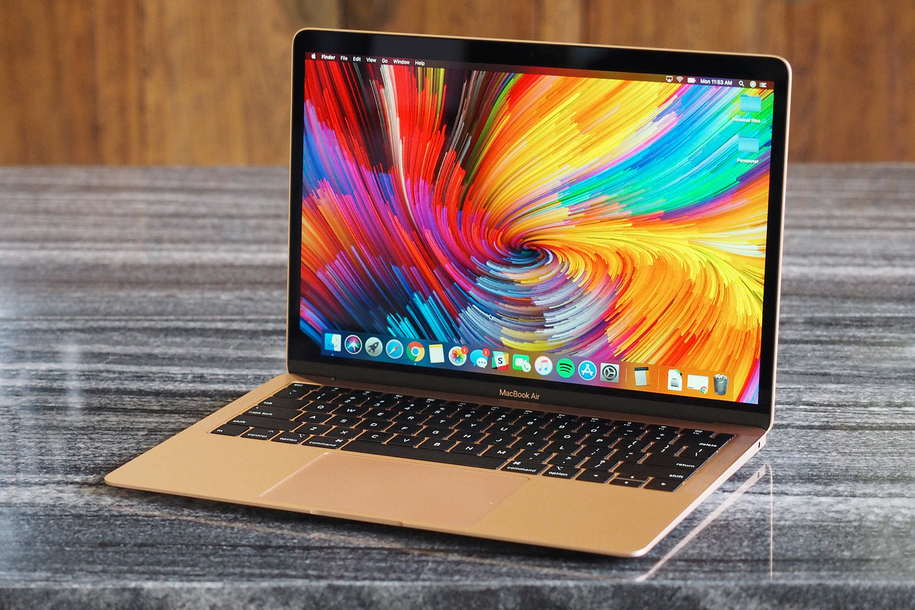 Laptop-giam-gia-tuan-nay-Macbook-va-laptop-cao-cap-co-nhieu-uu-dai thumb