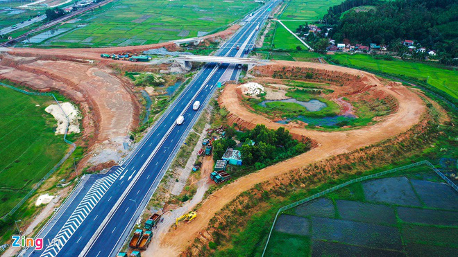 Bộ GTVT phê bình, VEC vẫn 'bỏ mặc' vòng xoay cao tốc 34.500 tỉ sạt lở - Ảnh 1. Bộ GTVT phê bình, VEC vẫn 'bỏ mặc' vòng xoay cao tốc 34.500 tỉ sạt lở - Ảnh 1.