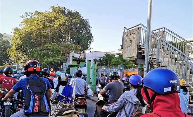 TP HCM xây cầu bộ hành có thang máy trước Bệnh viện Ung Bướu - Ảnh 2.