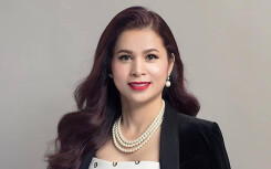 Bà Lê Hoàng Diệp Thảo xuất hiện tại phiên tòa li hôn với ông Đặng Lê Nguyên Vũ, đề nghị đổi Hội đồng xét xử