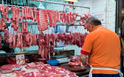 Giá heo hơi hơn 140.000 đồng/kg, Trung Quốc chật vật tìm nguồn thịt cho Tết Nguyên đán