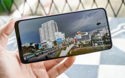 Chọn điện thoại chụp hình nào để sống ảo đã hơn khi lên rừng xuống biển?