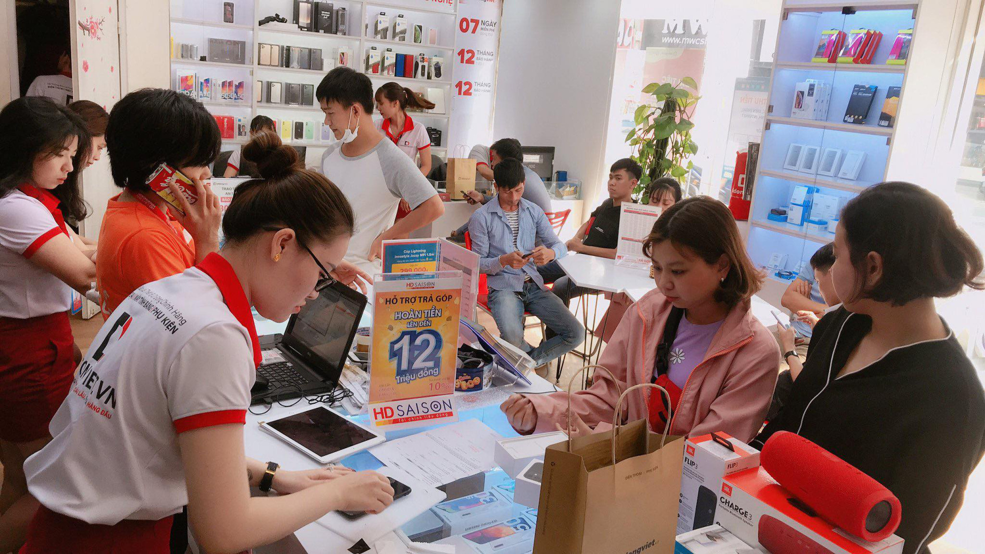dien-thoai-iphone-va-nhieu-dong-android-giam-manh-dip-cuoi-nam-1
