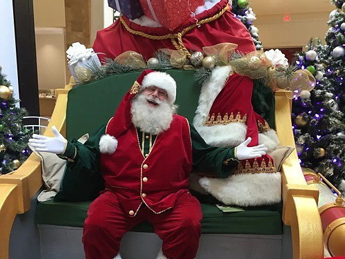 Muôn vẻ 'nghề ông già Noel' ở Mỹ - Ảnh 1. Muôn vẻ 'nghề ông già Noel' ở Mỹ - Ảnh 1.