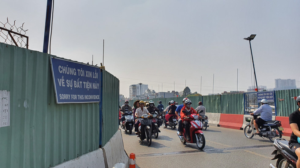 Cận cảnh những ‘thủ phạm’ gây ô nhiễm không khí, khiến người Sài Gòn ngột ngạt - Ảnh 3.