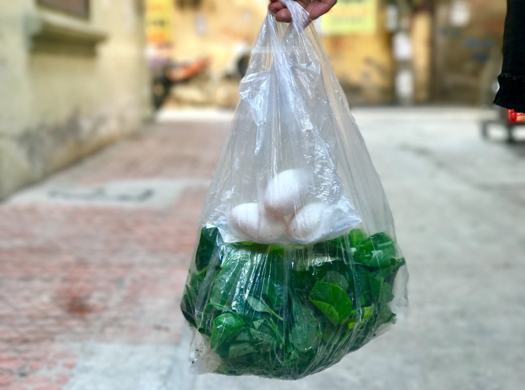 Giá thịt lợn tăng mạnh và những bữa cơm bắt đầu vắng bóng thịt - Ảnh 1. Giá thịt lợn tăng mạnh và những bữa cơm bắt đầu vắng bóng thịt - Ảnh 1.