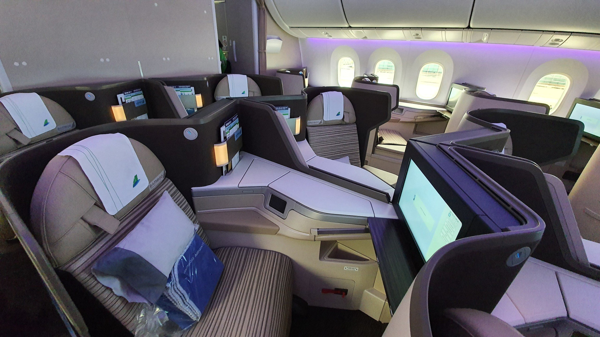 Cận cảnh siêu máy bay thân rộng Boeing 787-9 đầu tiên của Bamboo Airways - Ảnh 4.