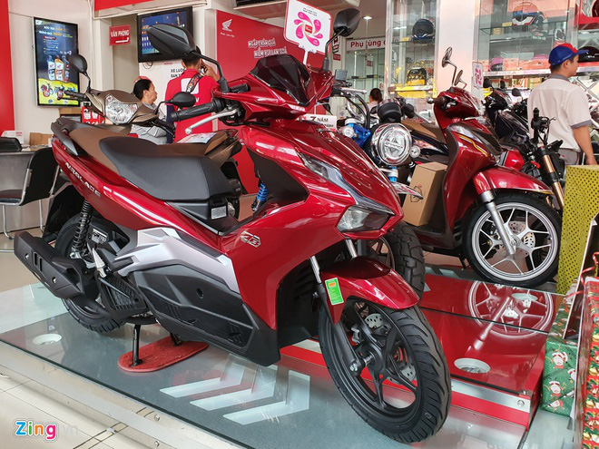 Giá lăn bánh Air Blade 2020 ở TP HCM bị đẩy lên gần 70 triệu - Ảnh 2. Giá lăn bánh Air Blade 2020 ở TP HCM bị đẩy lên gần 70 triệu - Ảnh 2.