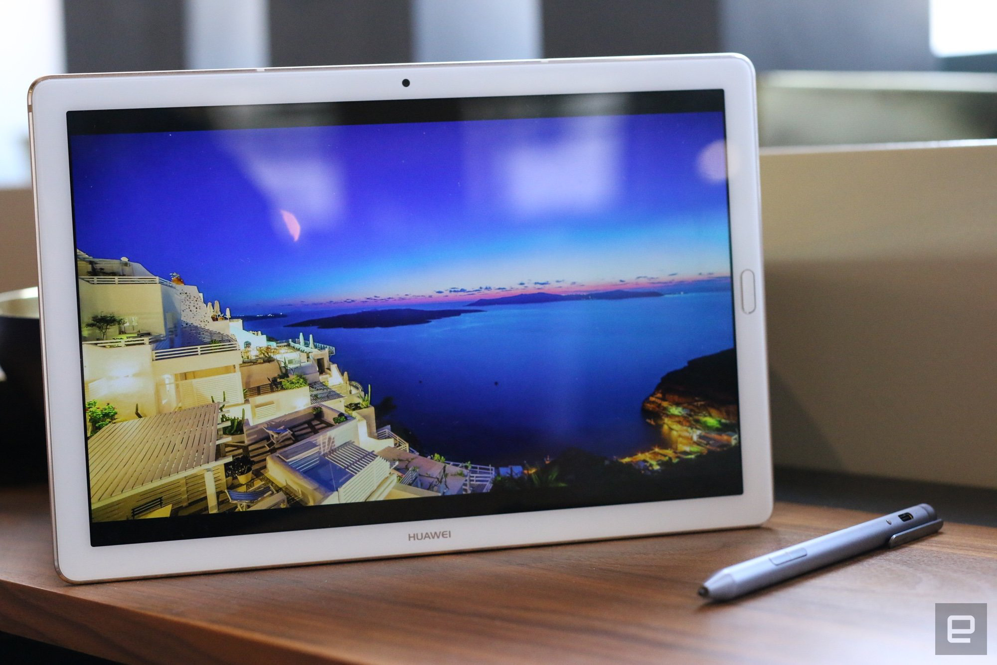 Máy tính bảng giá rẻ: Chọn iPad cũ hay các dòng Android Tablet mới? - Ảnh 7. May-tinh-bang-gia-re-Chon-iPad-cu-hay-cac-dong-Android-Tablet-moi-6