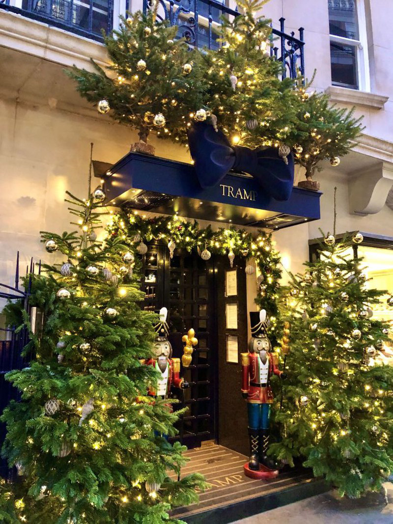 Choáng ngợp với những thành phố lộng lẫy bậc nhất mùa Noel - Ảnh 2. Choáng ngợp với những thành phố lộng lẫy bậc nhất mùa Noel - Ảnh 2.