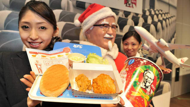 Vì sao người Nhật ăn gà rán KFC vào Giáng sinh? - Ảnh 2. Vì sao người Nhật ăn gà rán KFC vào Giáng sinh? - Ảnh 2.