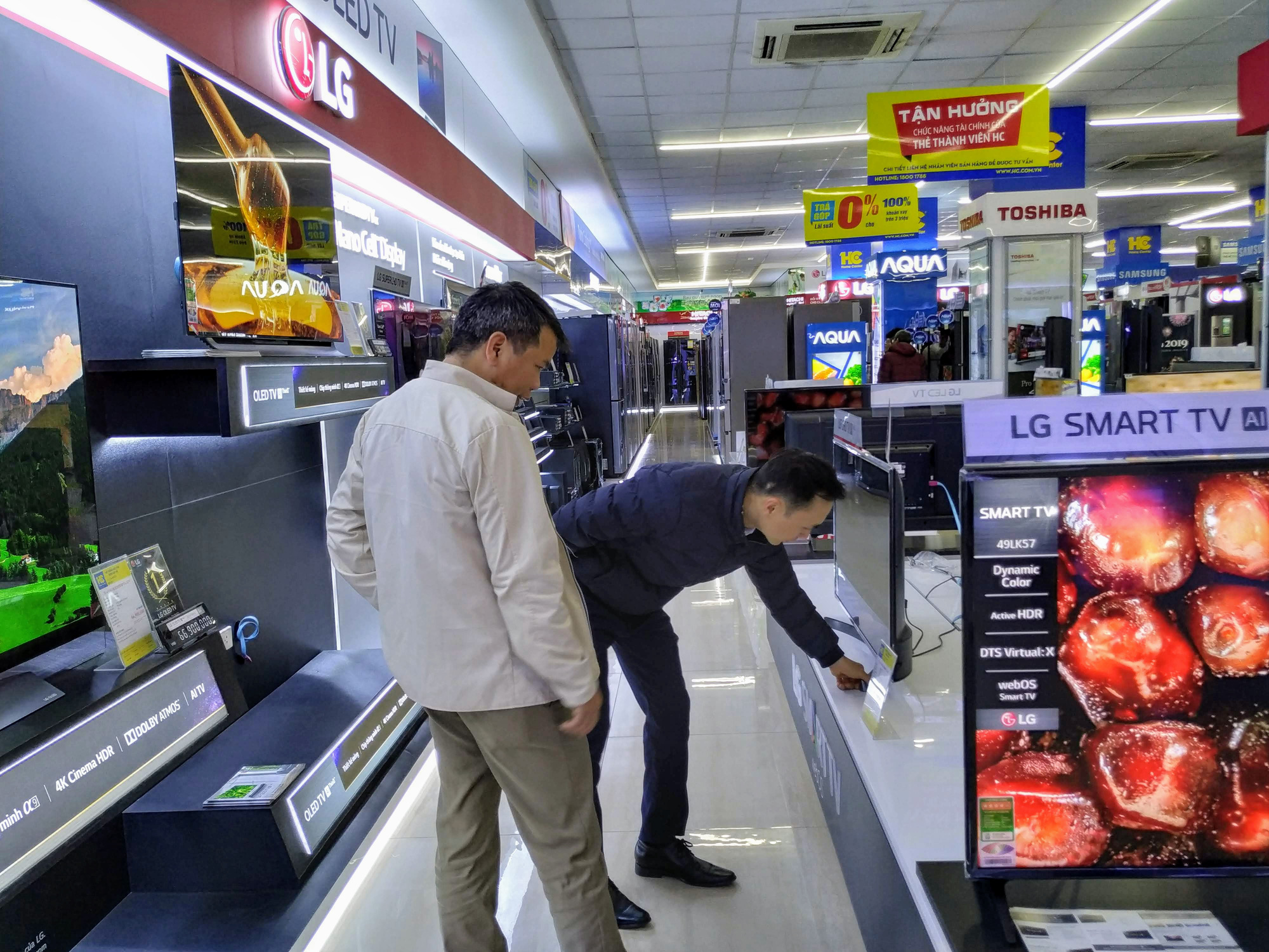 Cuộc đua khốc liệt trên thị trường bán lẻ điện máy: Đã có bao nhiêu ông lớn bay màu? - Ảnh 5. Cuộc đua khốc liệt trên thị trường bán lẻ điện máy: Đã có bao nhiêu ông lớn bay màu? - Ảnh 5.