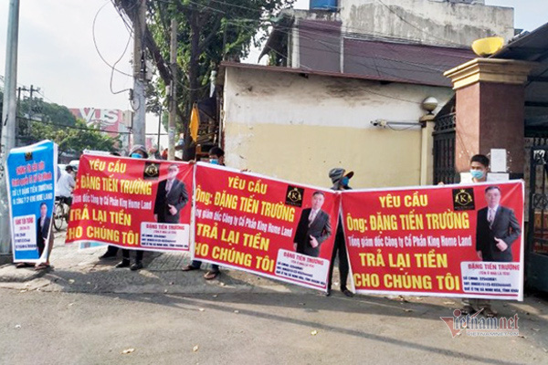 Khách hàng căng băng rôn 'tố' Công ty King Home Land vẽ dự án 'ma' lừa đảo - Ảnh 1.
